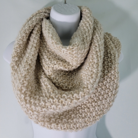 NEW Express Ivory Chunky Cable Knit Scarf OS Minimalist Winter Gorpcore Cozy - Picture 1 of 5